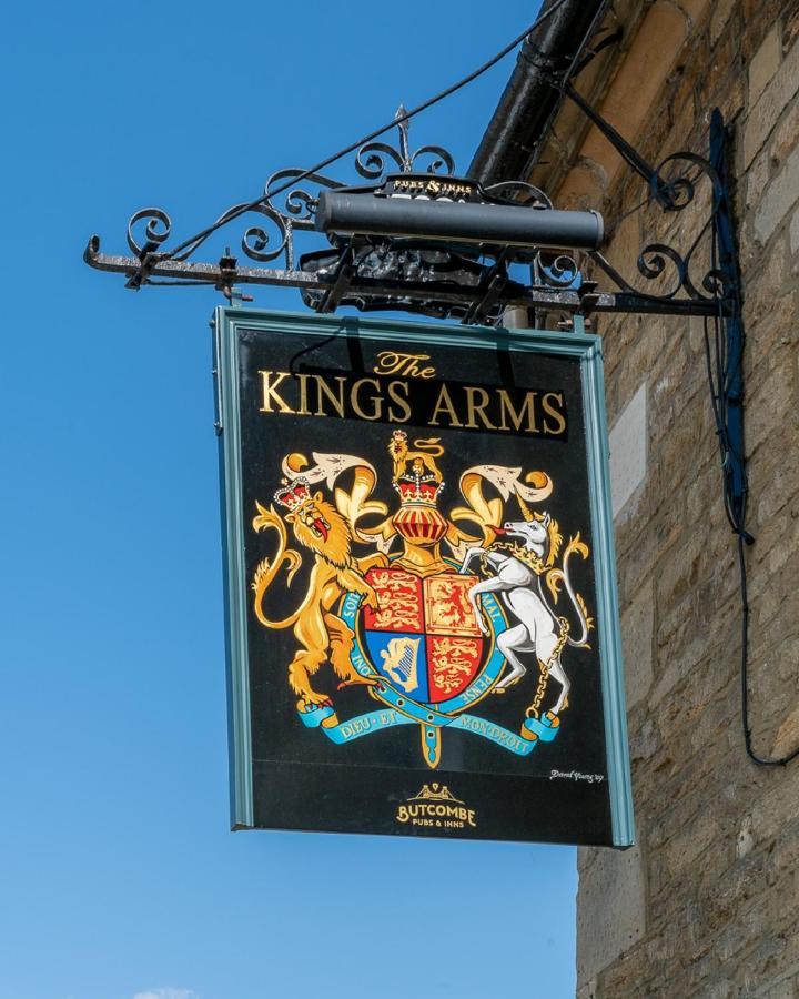 The Kings Arms Hotel Melksham Kültér fotó